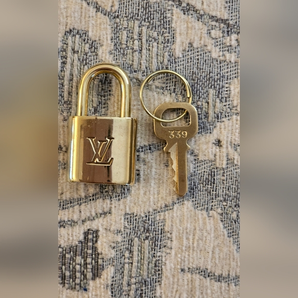 Louis Vuitton Lock & Key #323 Available EUC *Listing for 1 item only* - Picture 5 of 5